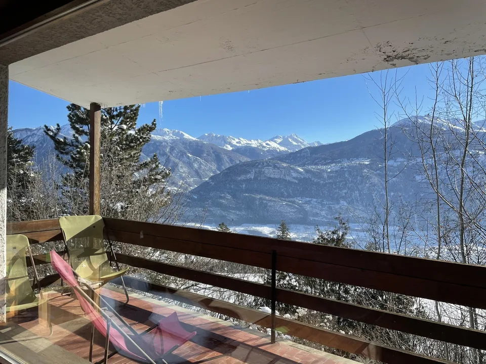 Prächtige Immobilie mit atemberaubendem Blick in Montana-Village
