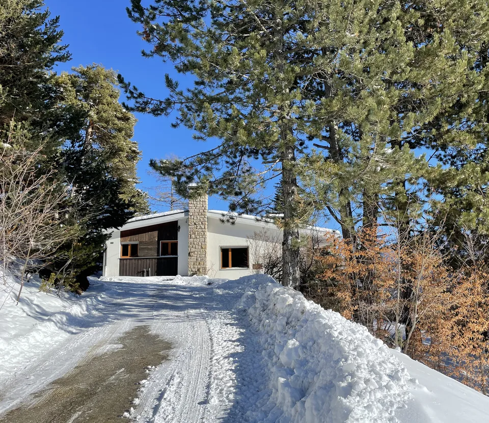 Écrin de prestige avec vue imprenable à Montana-Village