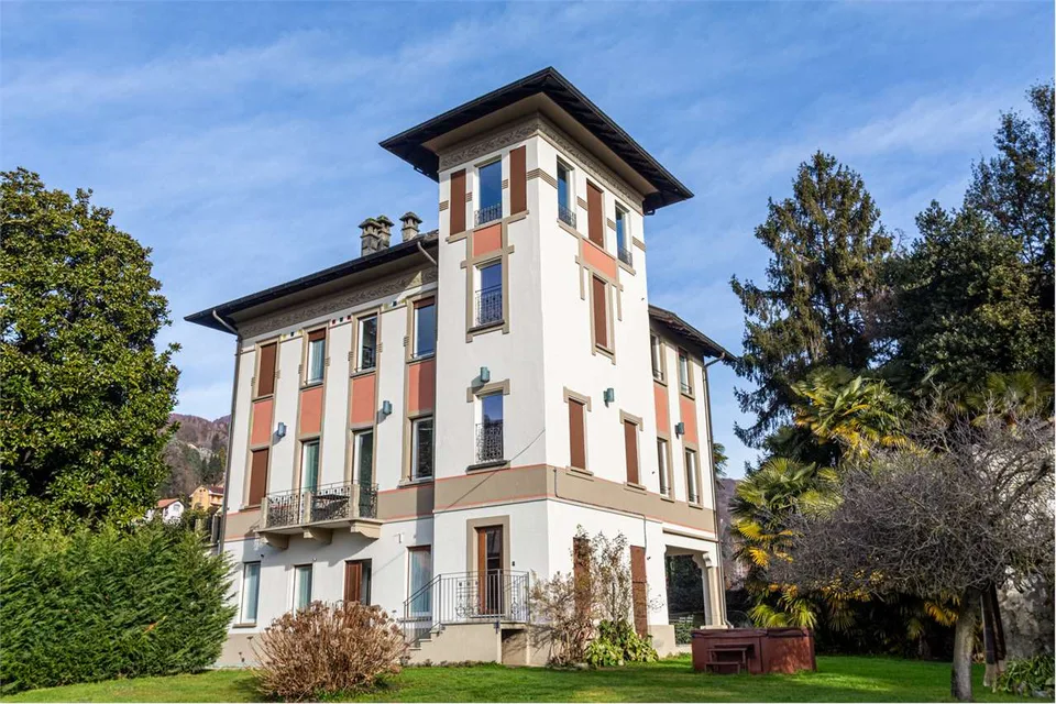 MERAVIGLIOSA VILLA SUL LAGO DI MAGGIORE
