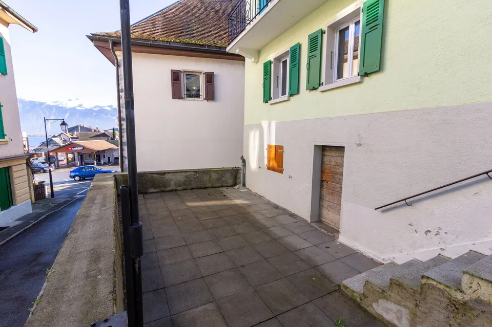 Saint-Gingolph - beautiful building with independent apartment