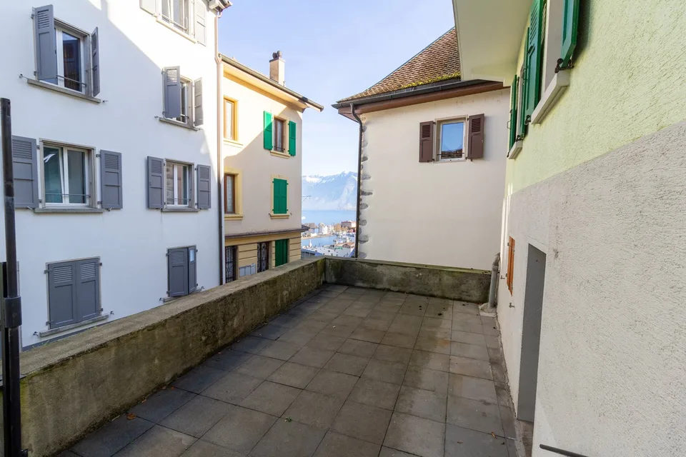 Saint-Gingolph - beautiful building with independent apartment