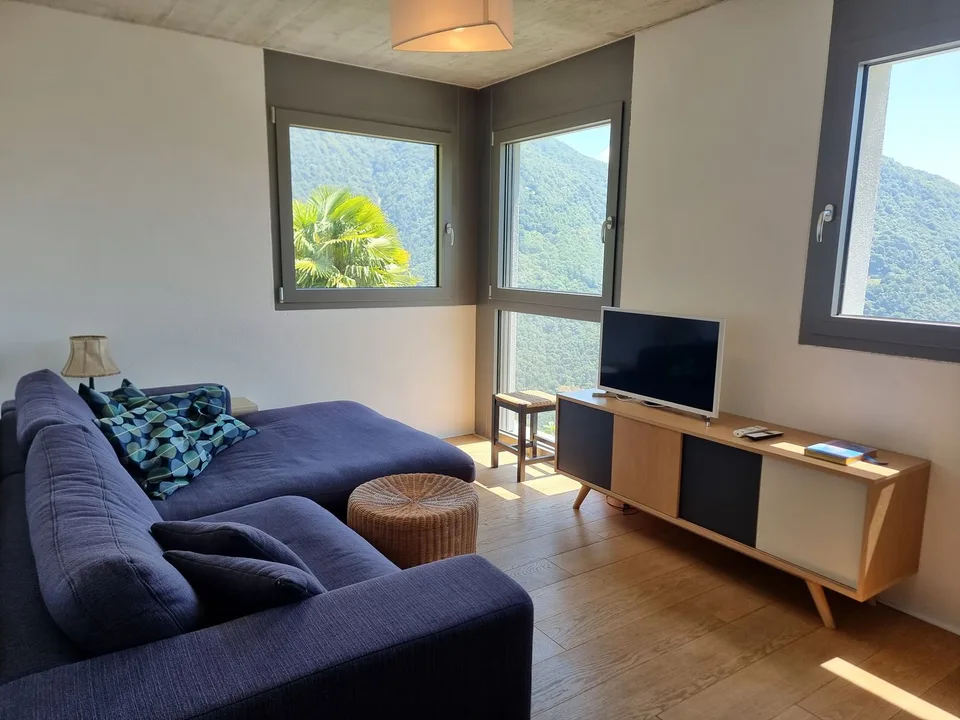 Nouvelle maison unifamiliale avec 6 chambres, très ensoleillée et avec vue sur le lac