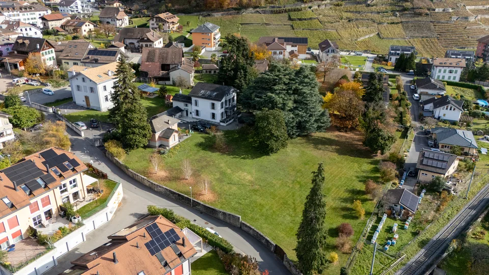 TERRAIN À BÂTIR ~2'083m2 = ~CHF 336.-/m2 / PERMIS EN FORCE 2 VILLAS