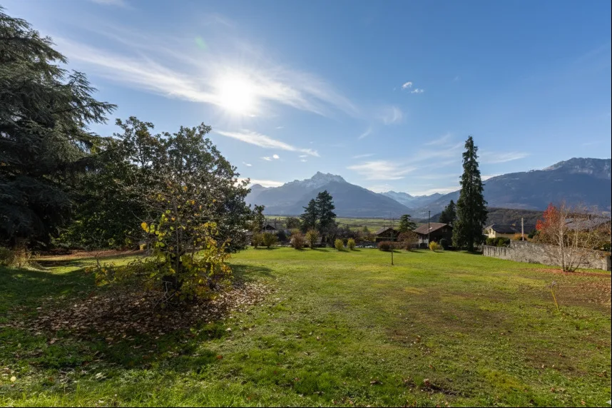 TERRAIN À BÂTIR ~2'083m2 = ~CHF 336.-/m2 / PERMIS EN FORCE 2 VILLAS