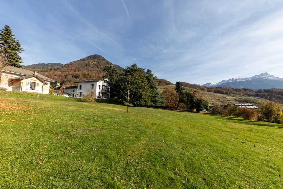 TERRAIN À BÂTIR ~2'083m2 = ~CHF 336.-/m2 / PERMIS EN FORCE 2 VILLAS