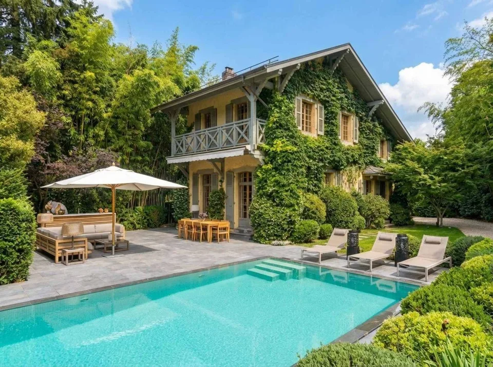 Très belle maison de caractère entièrement rénovée avec piscine
