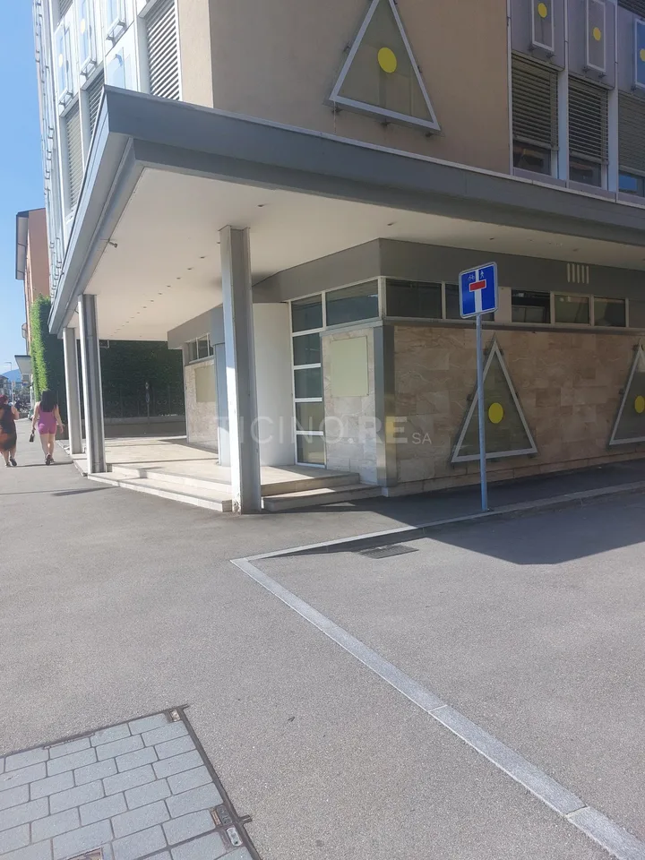 OPPORTUNITÀ D'INVESTIMENTO a Chiasso – Edificio commerciale