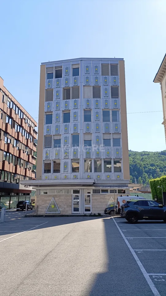 INVESTITIONSMÖGLICHKEIT in Chiasso – Gewerbegebäude