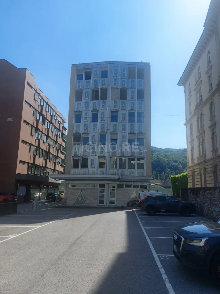 INVESTITIONSMÖGLICHKEIT in Chiasso – Gewerbegebäude