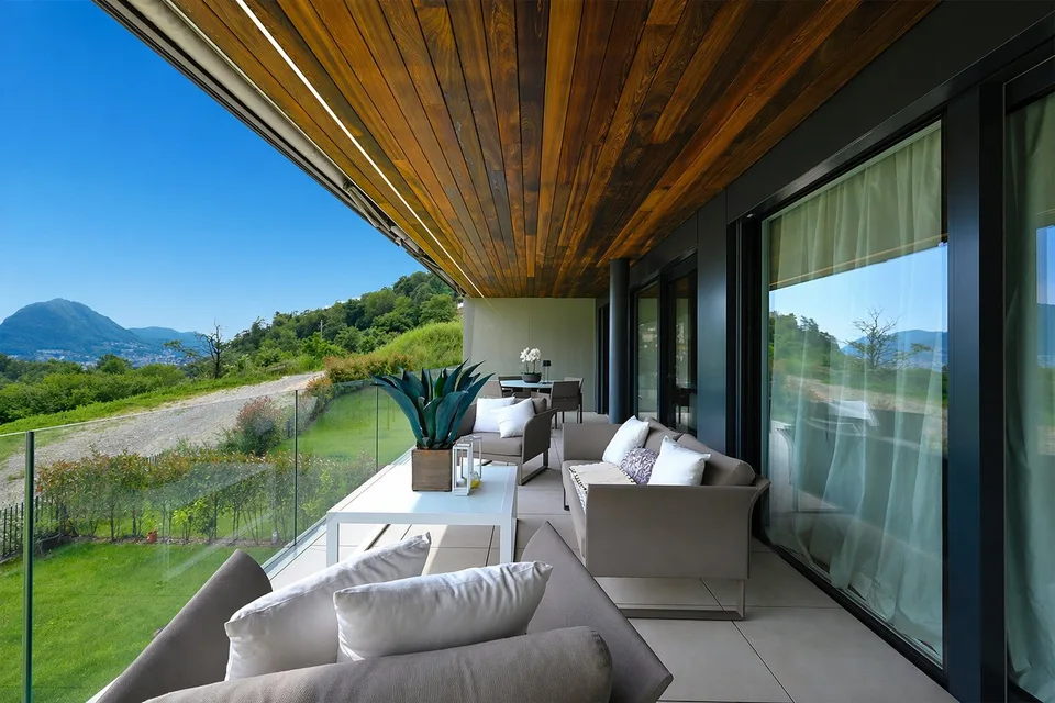 Moderno appartamento con ampia terrazza Vista Lago