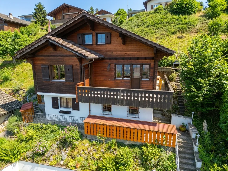 Einmalige Seesichtlage am Thunersee – Chalet mit Charakter und Potenzial