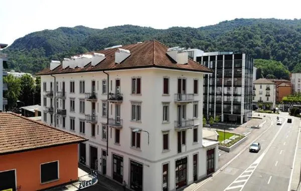 Chiasso: Palazzo a reddito 19 locali