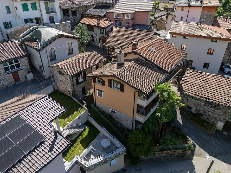 Bella casa a Mugena, nel Malcantone, con rustico adiacente