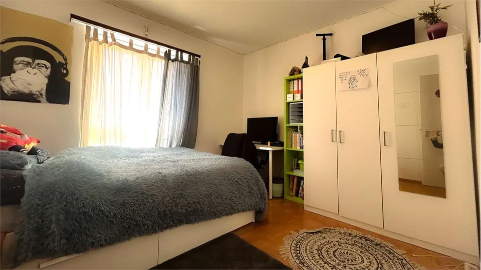 HELLES 4,5-ZIMMER-WOHNUNG MIT GROSSEM BALKON UND FREIER AUSBLICK – Foto 9 von 10