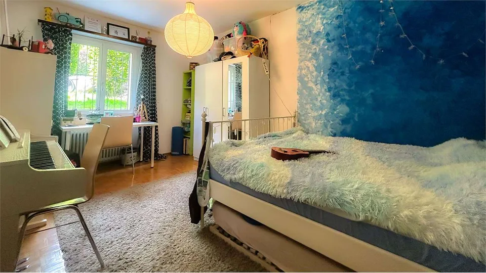 HELLES 4,5-ZIMMER-WOHNUNG MIT GROSSEM BALKON UND FREIER AUSBLICK – Foto 7 von 10