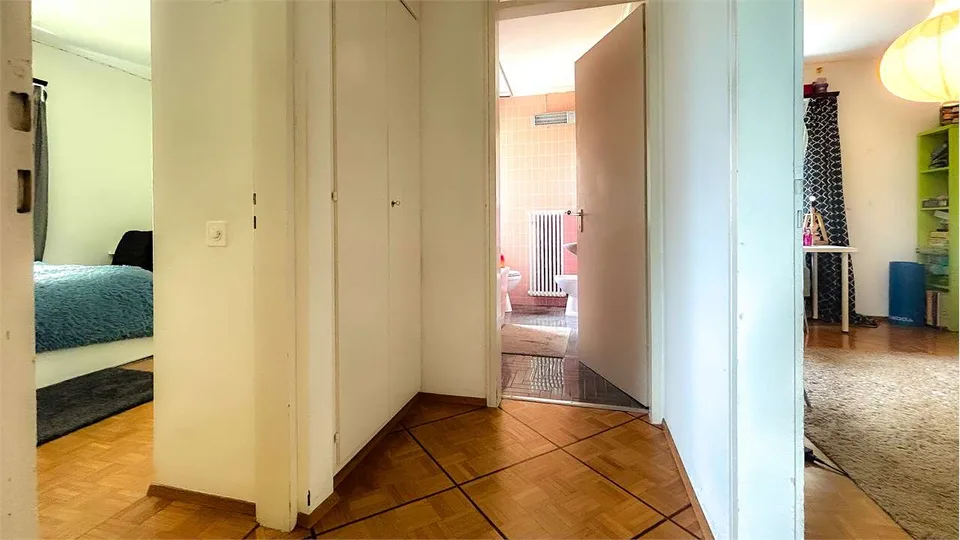 HELLES 4,5-ZIMMER-WOHNUNG MIT GROSSEM BALKON UND FREIER AUSBLICK – Foto 6 von 10
