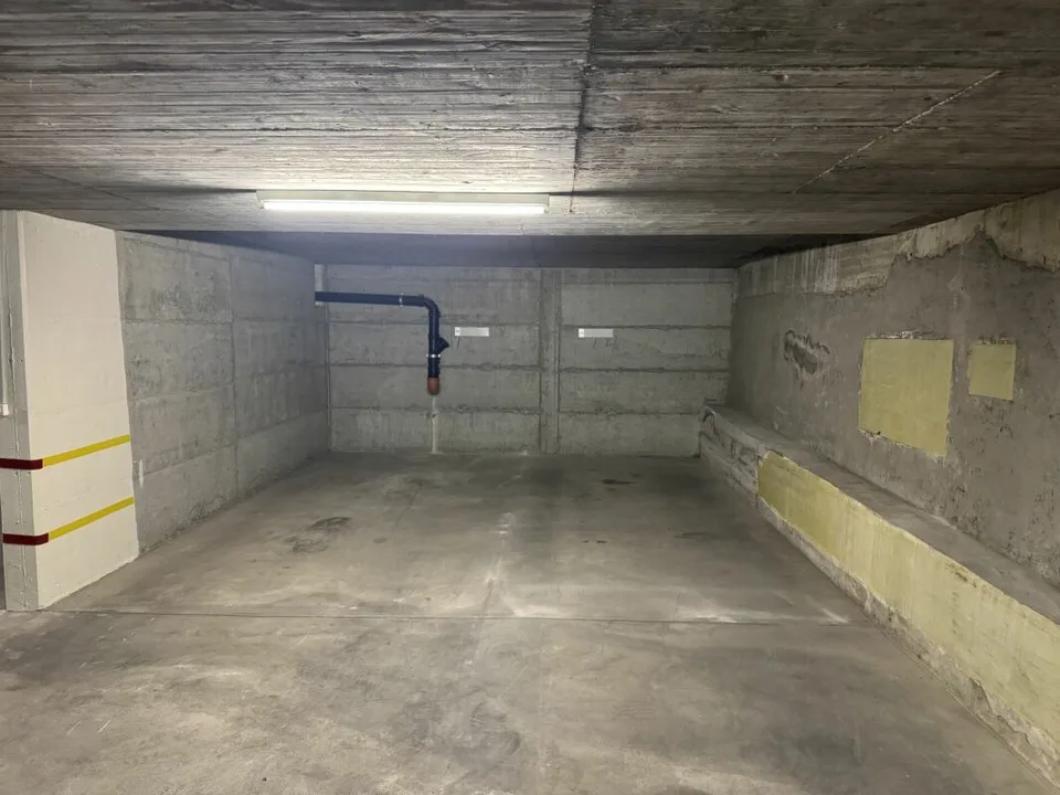 Grand emplacement de parking souterrain à vendre