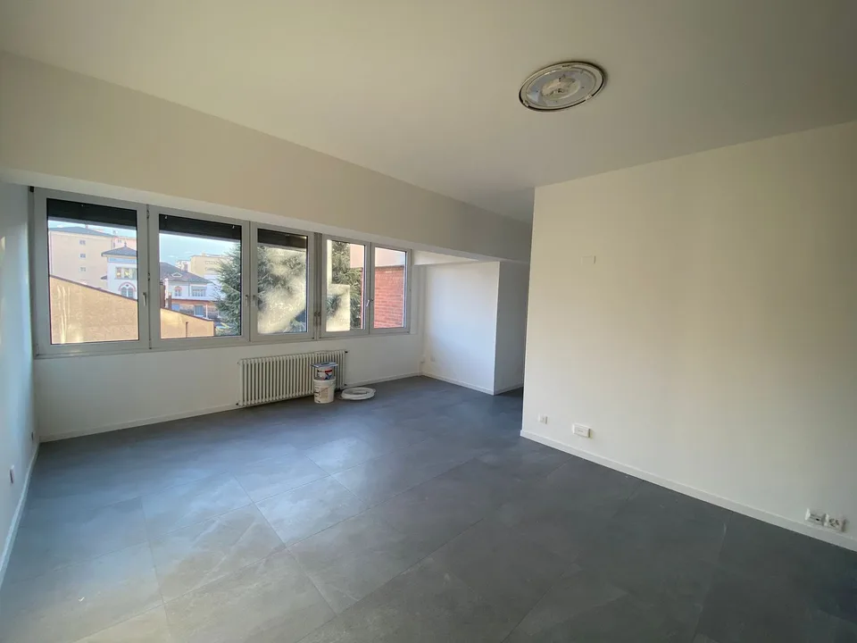 Wohnung mit 4.5 Zimmern und Terrasse in Chiasso