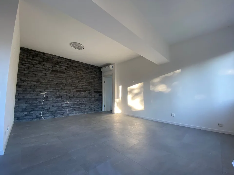 Wohnung mit 4.5 Zimmern und Terrasse in Chiasso