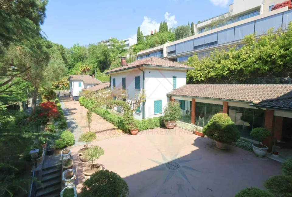 Entwicklungsareal mit drei Wohngebäuden und erheblichem Ausbaupotenzial in Mendrisio