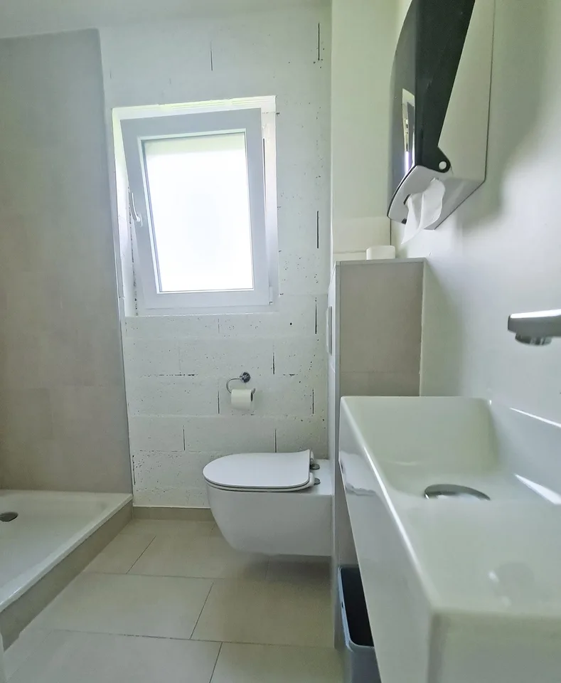 Local Triplex - Hall et bureaux – photo 7 sur 7