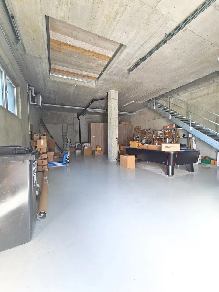 Local Triplex - Hall et bureaux