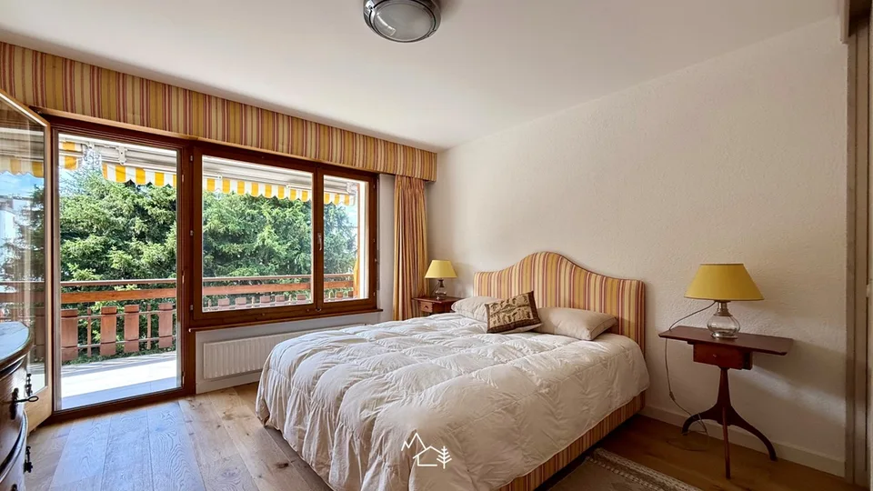 3,5 locali di 93 m² nel cuore di un ambiente eccezionale: sole, natura, golf, sci