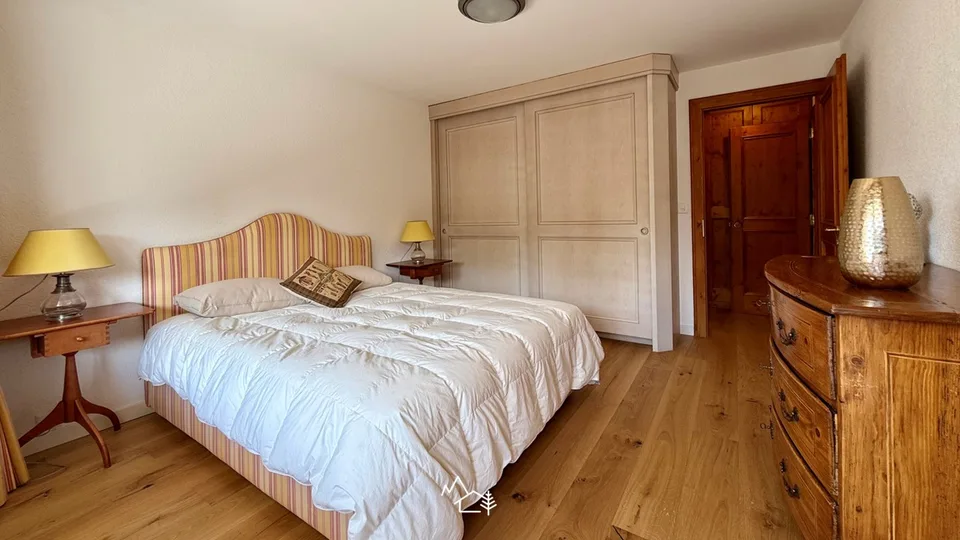 3,5 locali di 93 m² nel cuore di un ambiente eccezionale: sole, natura, golf, sci