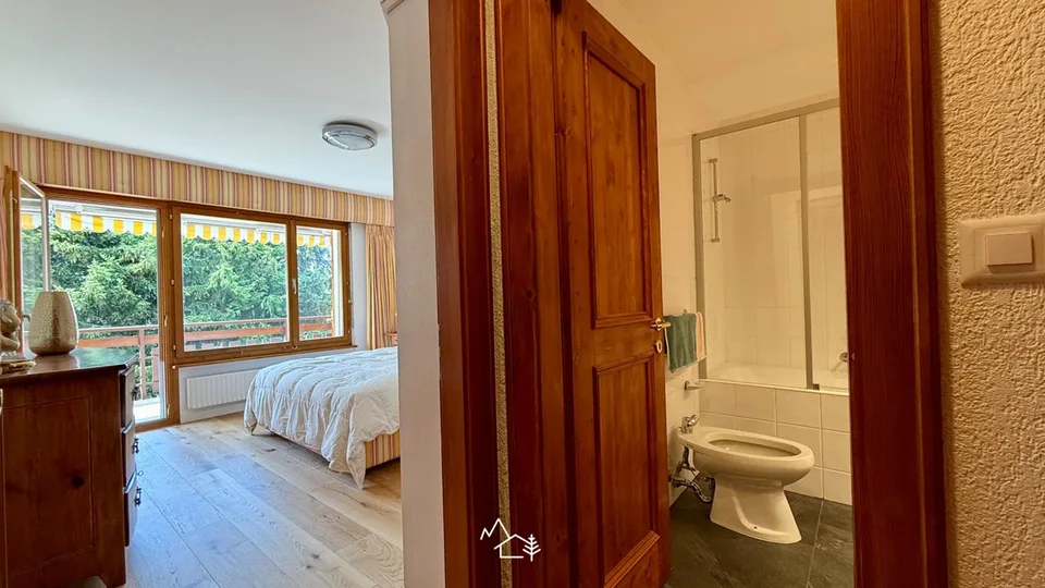 3,5 locali di 93 m² nel cuore di un ambiente eccezionale: sole, natura, golf, sci