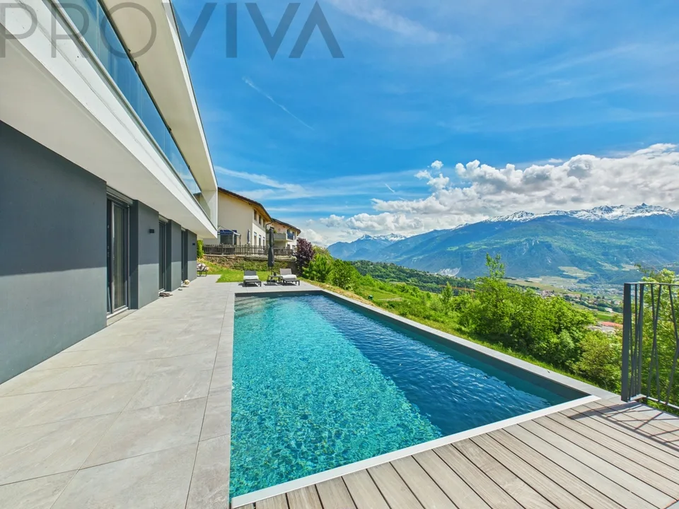 Preiskracher: Moderne Traumvilla mit Pool zum Spitzenpreis