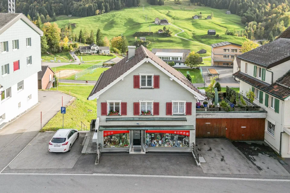 Wohn- und Geschäftshaus an zentraler Lage