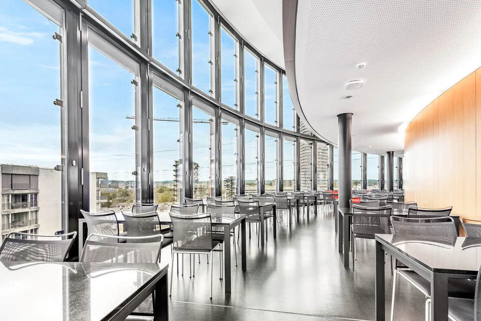 490 m² | Uffici ristrutturati alla stazione di Stettbach