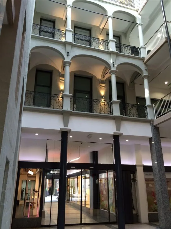 Prächtige Arcade im Espace Bourg