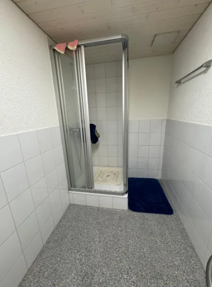 Studio polivalente 2 locali con parcheggio a Bülach con molta luce del giorno