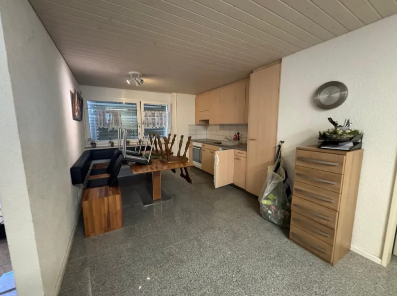 Vielseitiges 2-Zimmer-Atelier mit Parkplatz in Bülach mit viel Tageslicht