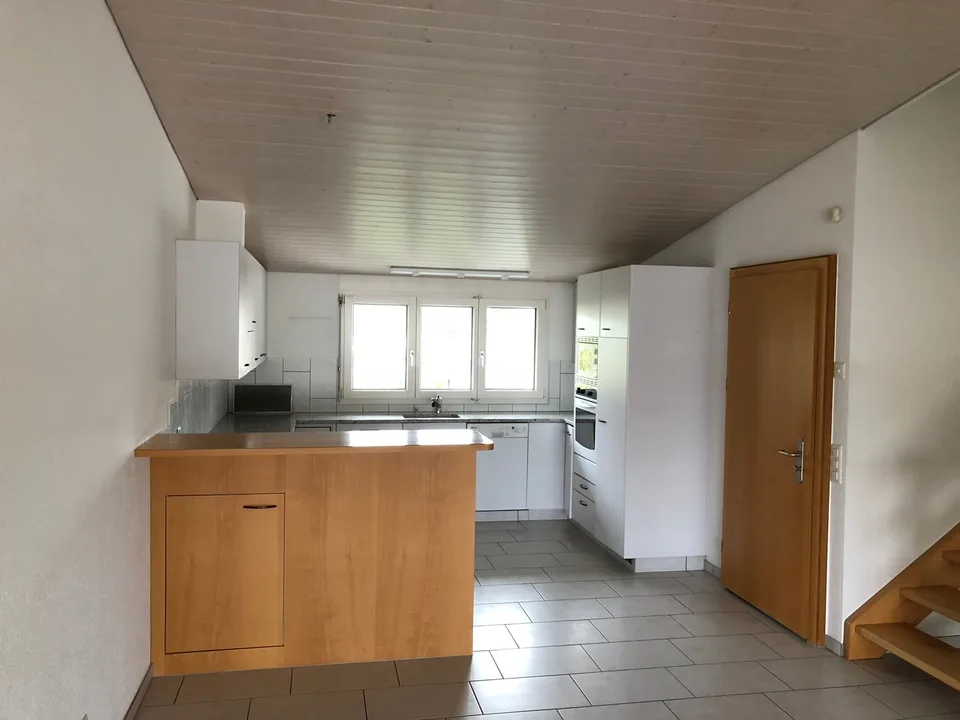 Ampio appartamento di 5 locali con balcone in una zona tranquilla