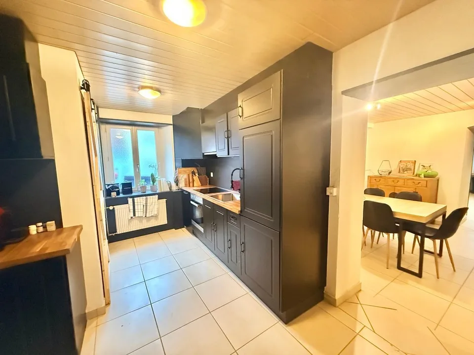 Espace mixte avec appartement 2,5 pièces et atelier - Centre de Tramelan