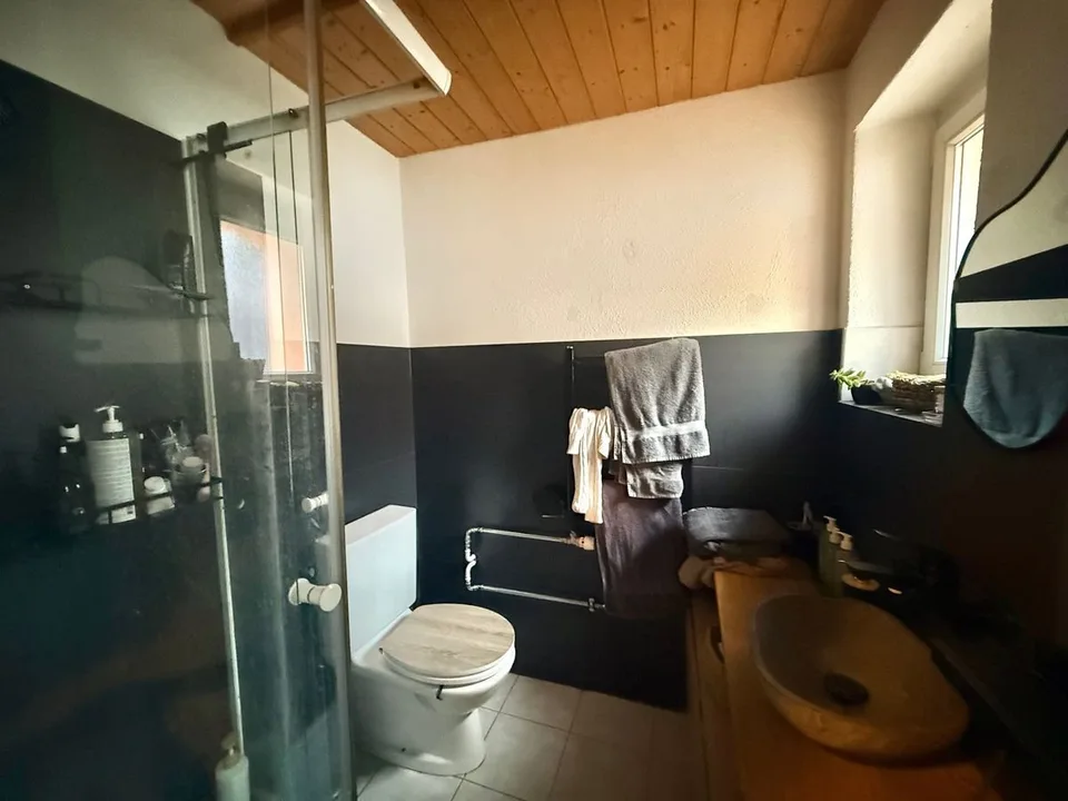 Espace mixte avec appartement 2,5 pièces et atelier - Centre de Tramelan