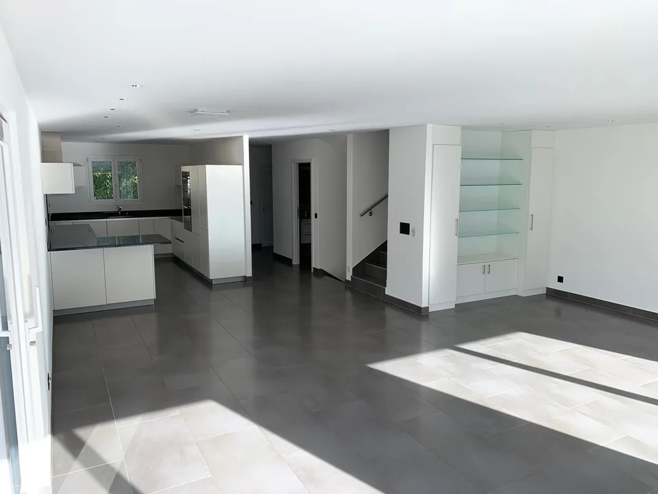 Bella casa a schiera con 8 locali, terrazza e giardino