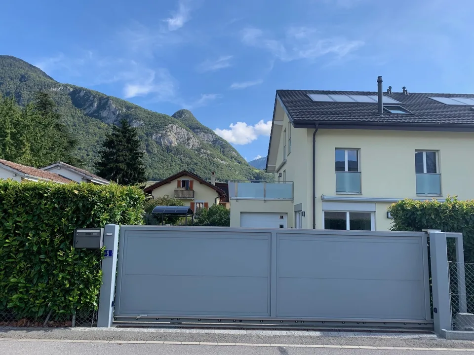 Bella casa a schiera con 8 locali, terrazza e giardino