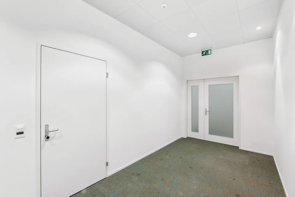 Espace de bureau moderne, personnalisable à louer – photo 6 sur 8