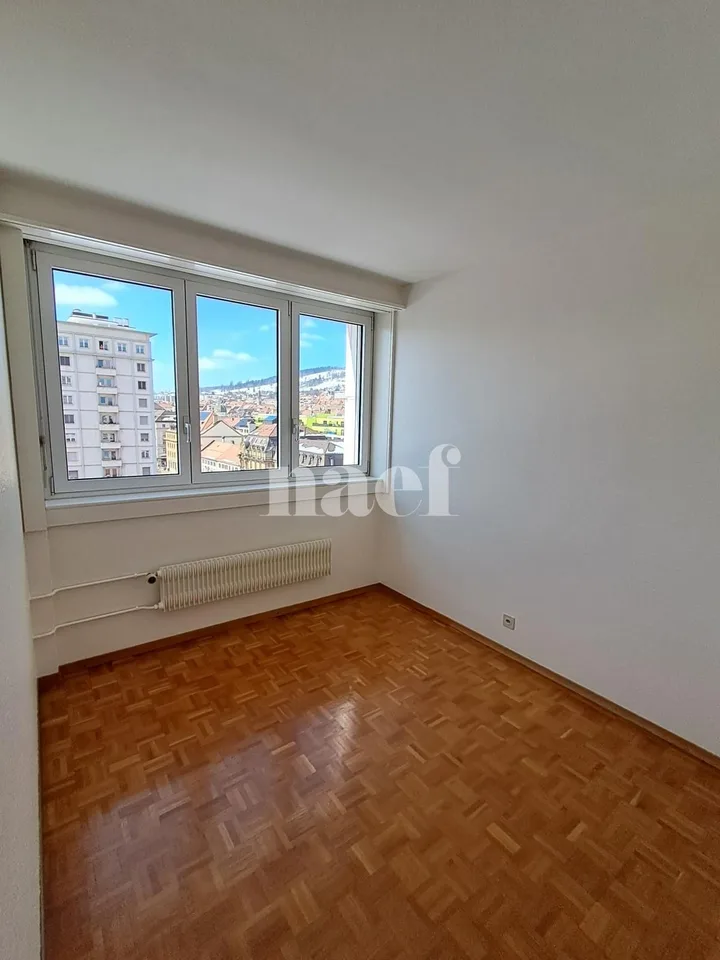 Studio 8e étage (immeuble avec ascenseur)