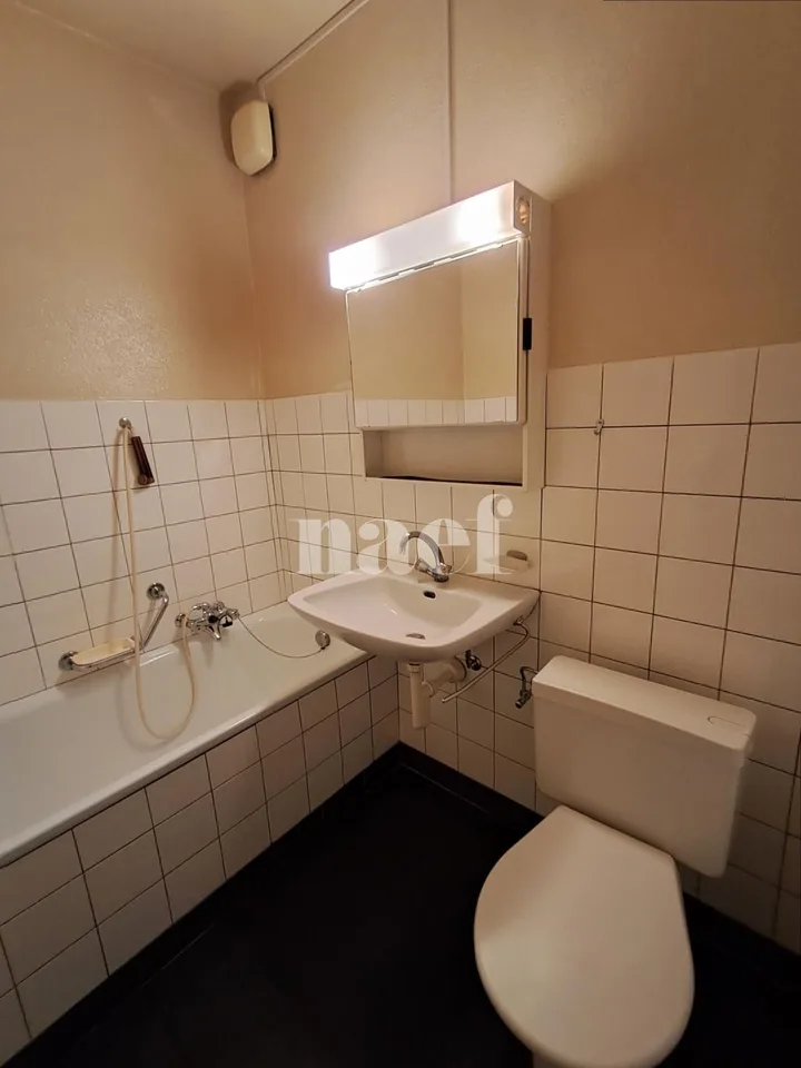 Studio 8e étage (immeuble avec ascenseur) – Foto 8 von 10