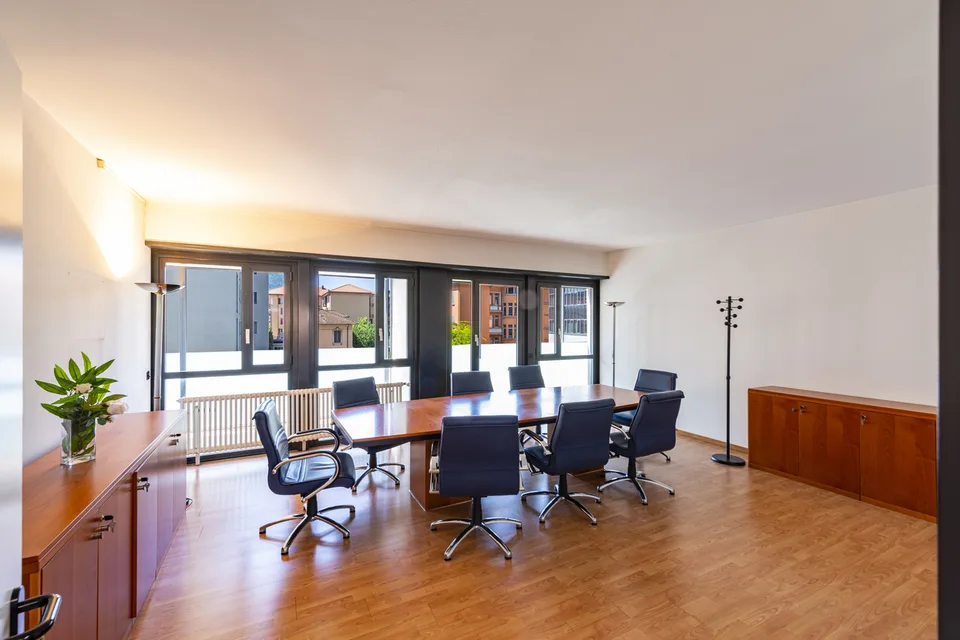 LUMINOSO UFFICIO LUGANO