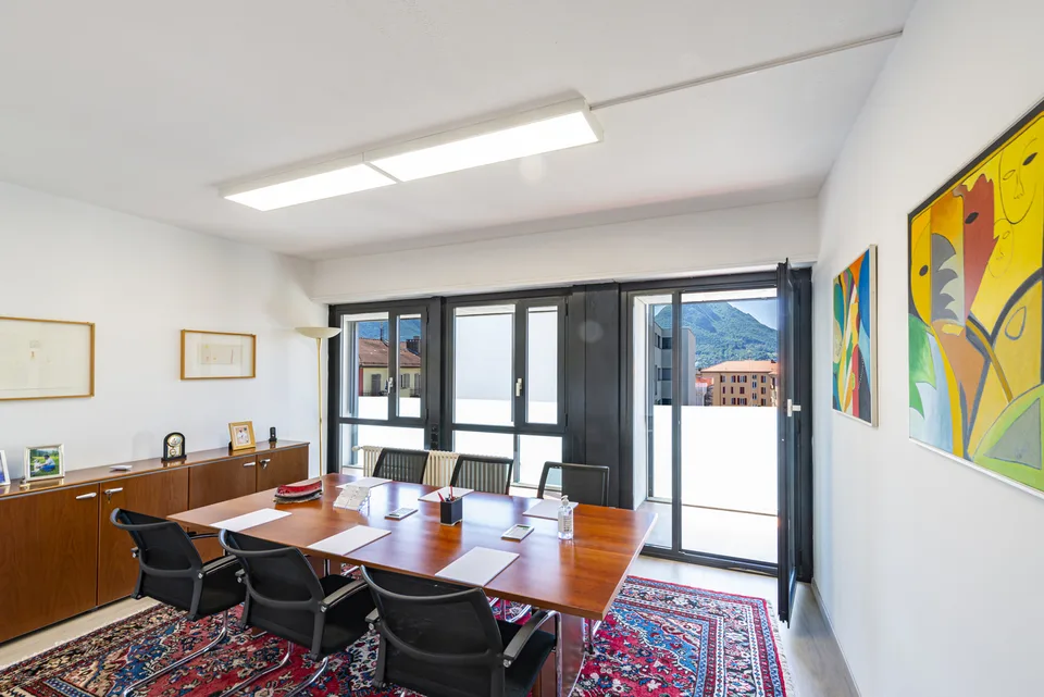 LUMINOSO UFFICIO LUGANO