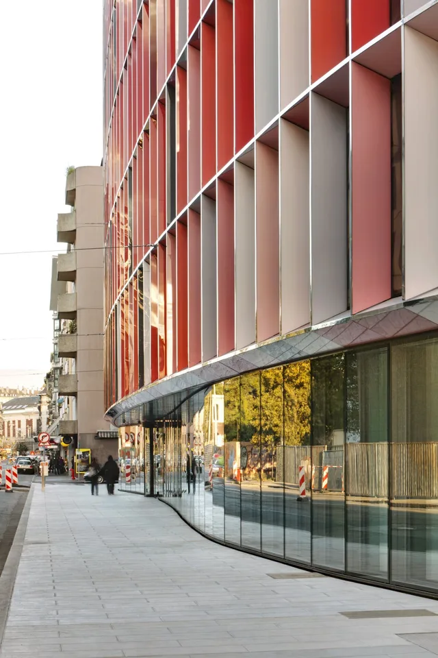 Surfaces de bureaux à louer dans un immeuble iconique au centre-ville de Genève – photo 7 sur 11