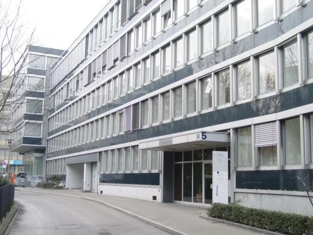 Parkplätze an zentraler Lage im Kreis 6 zu vermieten