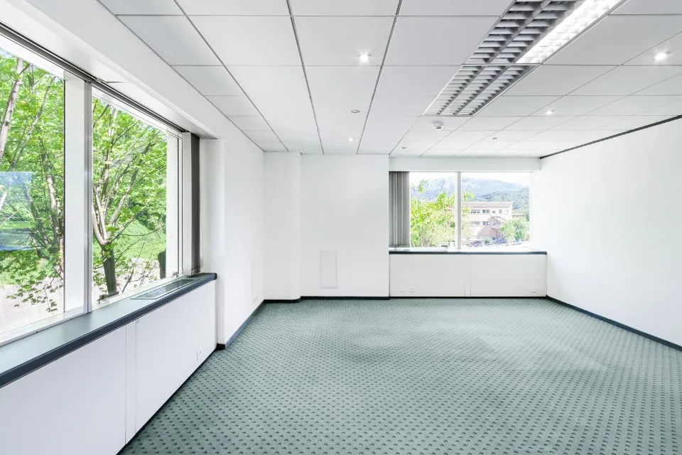 LUGANO NORD - GROßES BÜRO IN STRATEGISCHER LAGE ZU VERMIETEN (ref. 79)