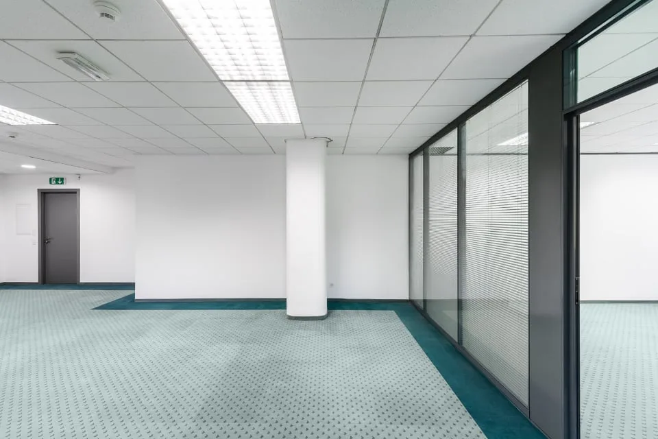 LUGANO NORD - GROßES BÜRO IN STRATEGISCHER LAGE ZU VERMIETEN (ref. 79)