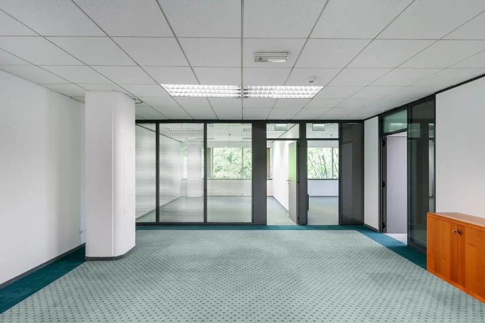 LUGANO NORD - GROßES BÜRO IN STRATEGISCHER LAGE ZU VERMIETEN (ref. 79)
